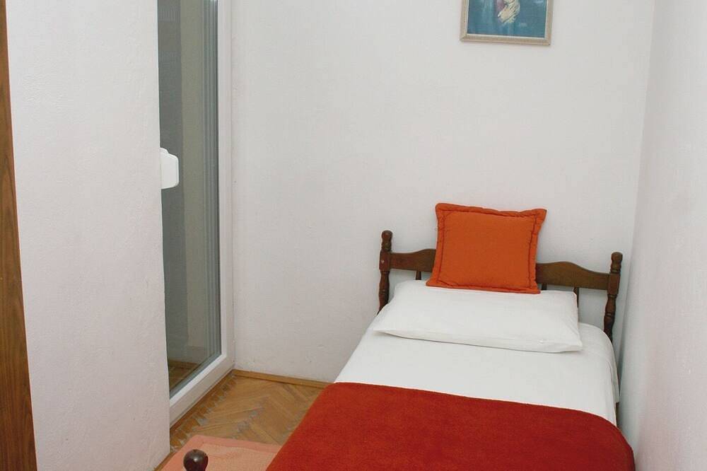 Ganze Wohnung, 2-Zimmer-Ferienwohnung mit Balkon und Meerblick Bilo, Primosten in Primosten, Šibenik-Knin