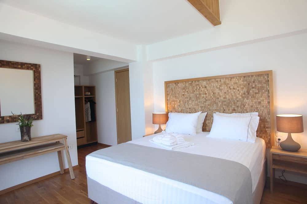 Capro-  New 3-bedroom villa with private pool and stunning view! in Agios Nikitas, Griechenland