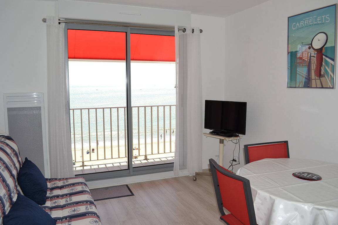 Appartement entier, T2 vue mer, balcon avec table, face grande plage, réf. A46 in Royan, Côte de Beauté
