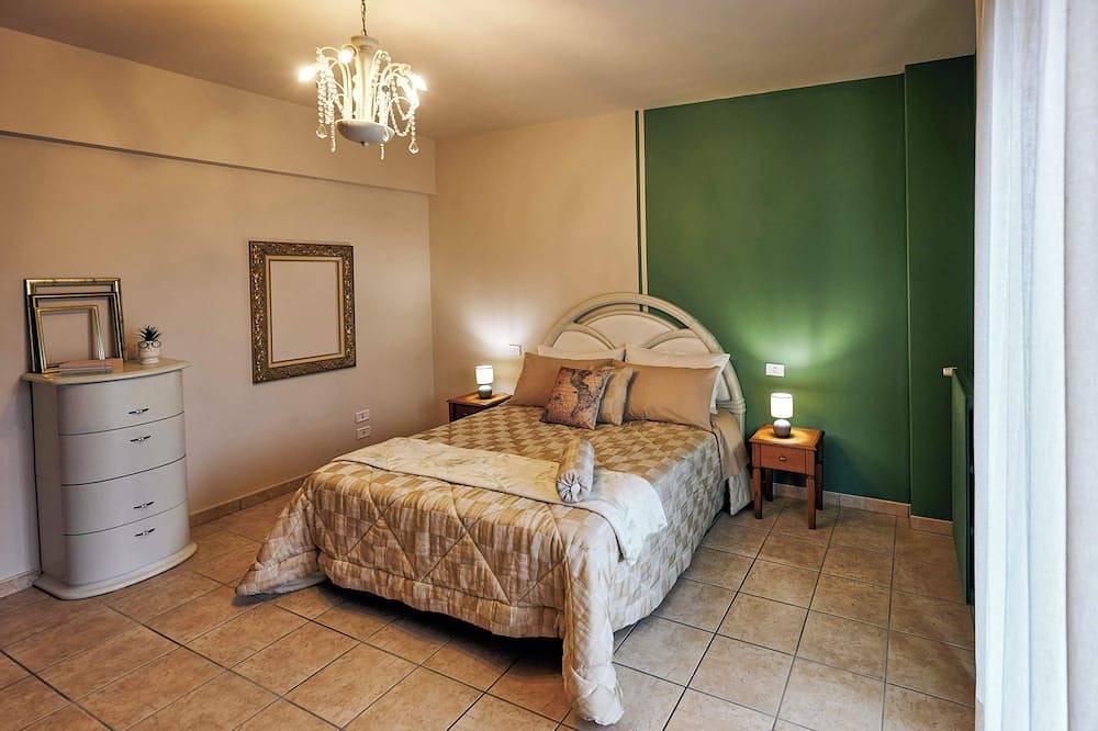 Apartamento entero, Spacious Vintage Style Apartment, family and pet friendly in San Giovanni Rotondo, Gargano