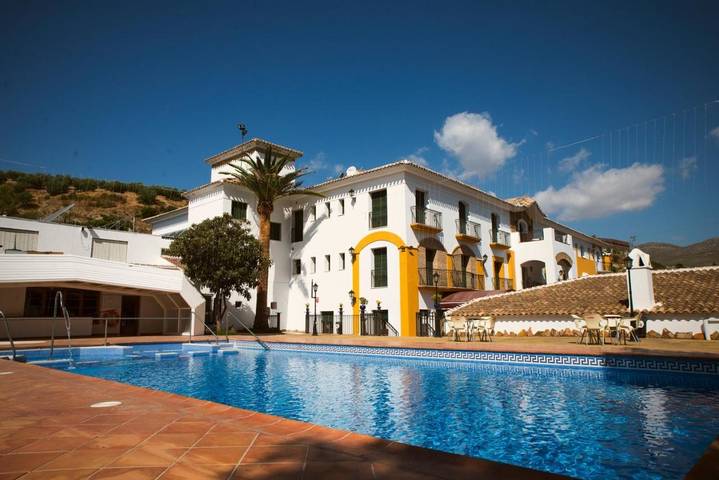 Hotel für 3 Personen, mit Whirlpool und Pool sowie Garten - 1