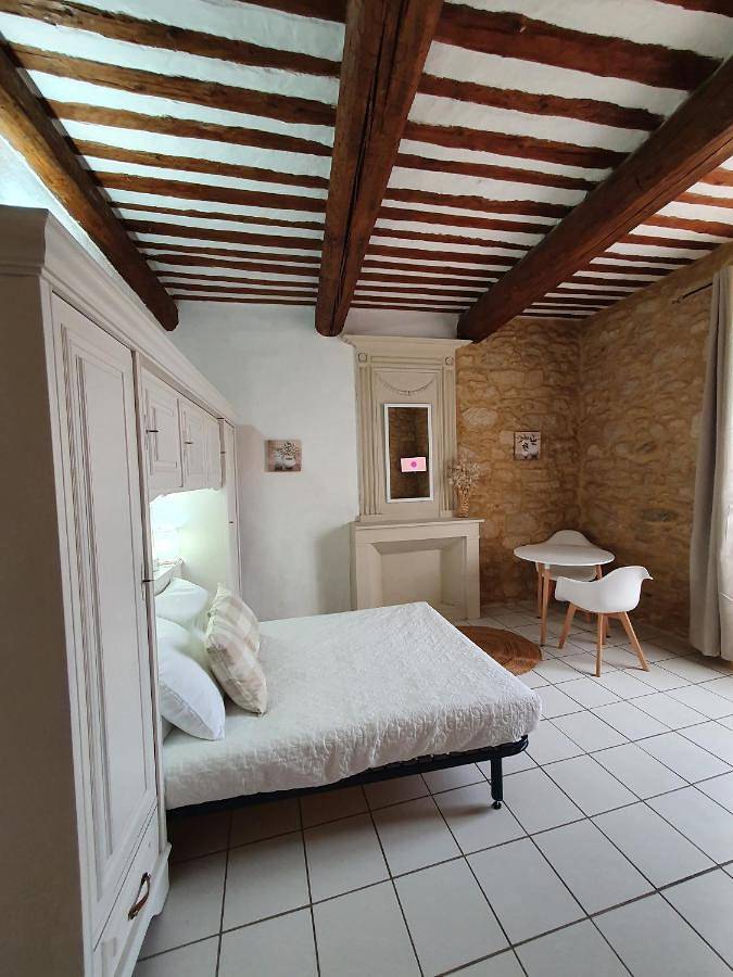 Gîte pour 2 personnes, avec piscine ainsi que vue et terrasse à Castillon-du-Gard - 3