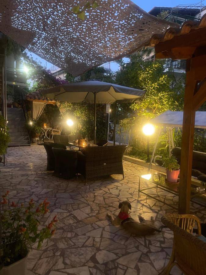 Maison d’hôte pour 3 personnes, avec Balcon et Terrasse ainsi que Jardin et Vue dans Kamena Vourla - 2