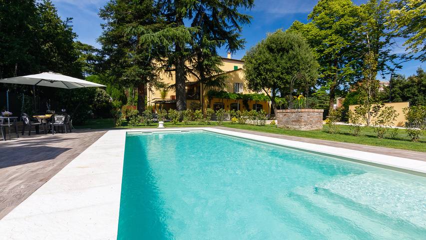 Casa vacanza per 8 persone, con Balcone e Idromassaggio nonché Terrazza e Giardino a Forlì