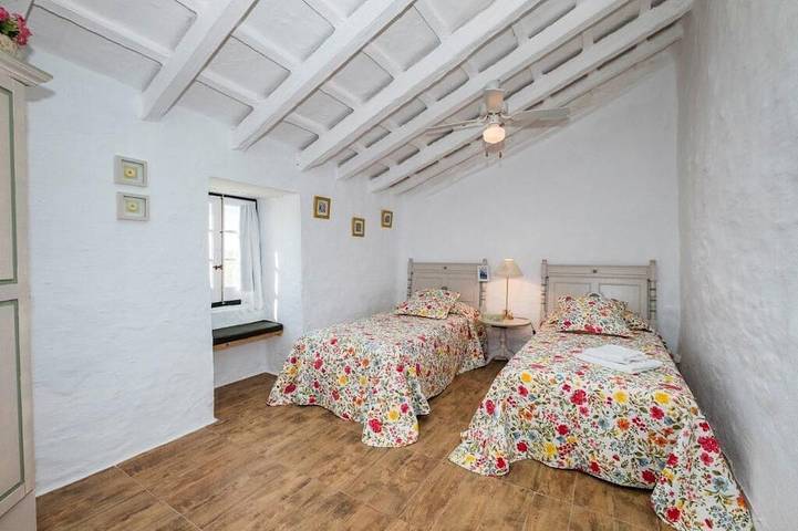 Gîte pour 8 personnes, avec terrasse et jardin à Mercadal - 4