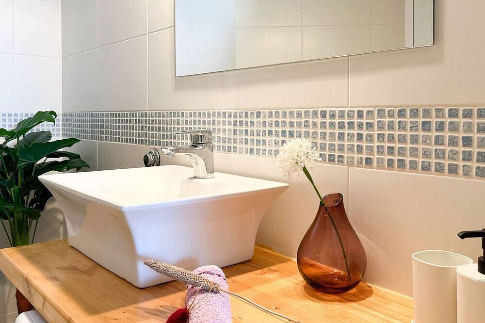 Apartamento entero, Vistas Espectaculares, Primera Línea Mar, Balcón, A/C in Coma-ruga, Vendrell