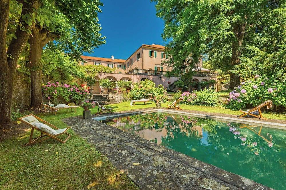 Historische Villa mit Naturpool in Pontremoli in Pontremoli, Nationalpark Toskanisch-Emilianischer Apennin