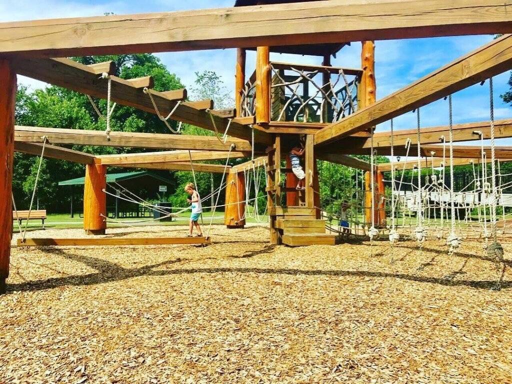 Mod/2Br fire pit+corn hole+bikes+kayaks+private golf+gym+pass. Close to Clt in Cramerton, Gaston County