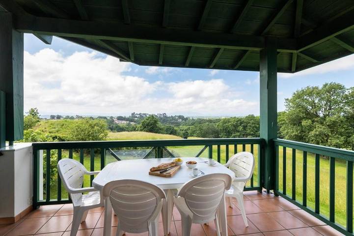 Appartement de vacances pour 6 personnes, avec balcon et piscine