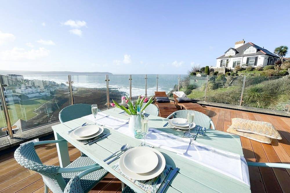 2 Gull Rock, 2 bedroom apartment with sea views in Woolacombe in Woolacombe, Devon