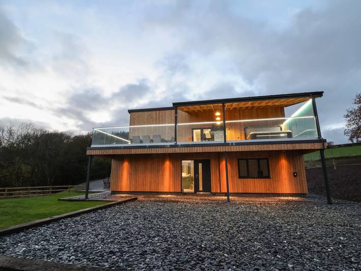 Fron Haul - Robin Goch in Ruthin, Denbighshire