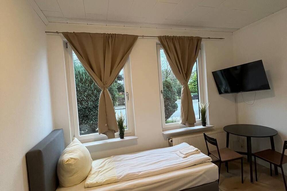 Plöner Straße 173 - 4 Schlafzimmer mit 2 Bädern in Neumünster, Schleswig-Holstein Binnenland