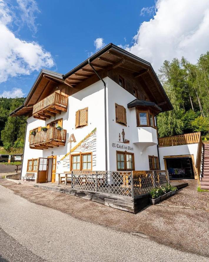 Gîte pour 2 personnes, avec balcon ainsi que jardin et vue à Grumes