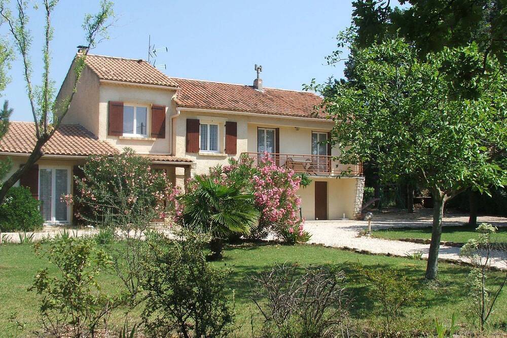 Ganze Wohnung, 61m² apartment, 3-star rating, air-conditioned, in the countryside, large plot, quiet location in Sarrians, Vaucluse