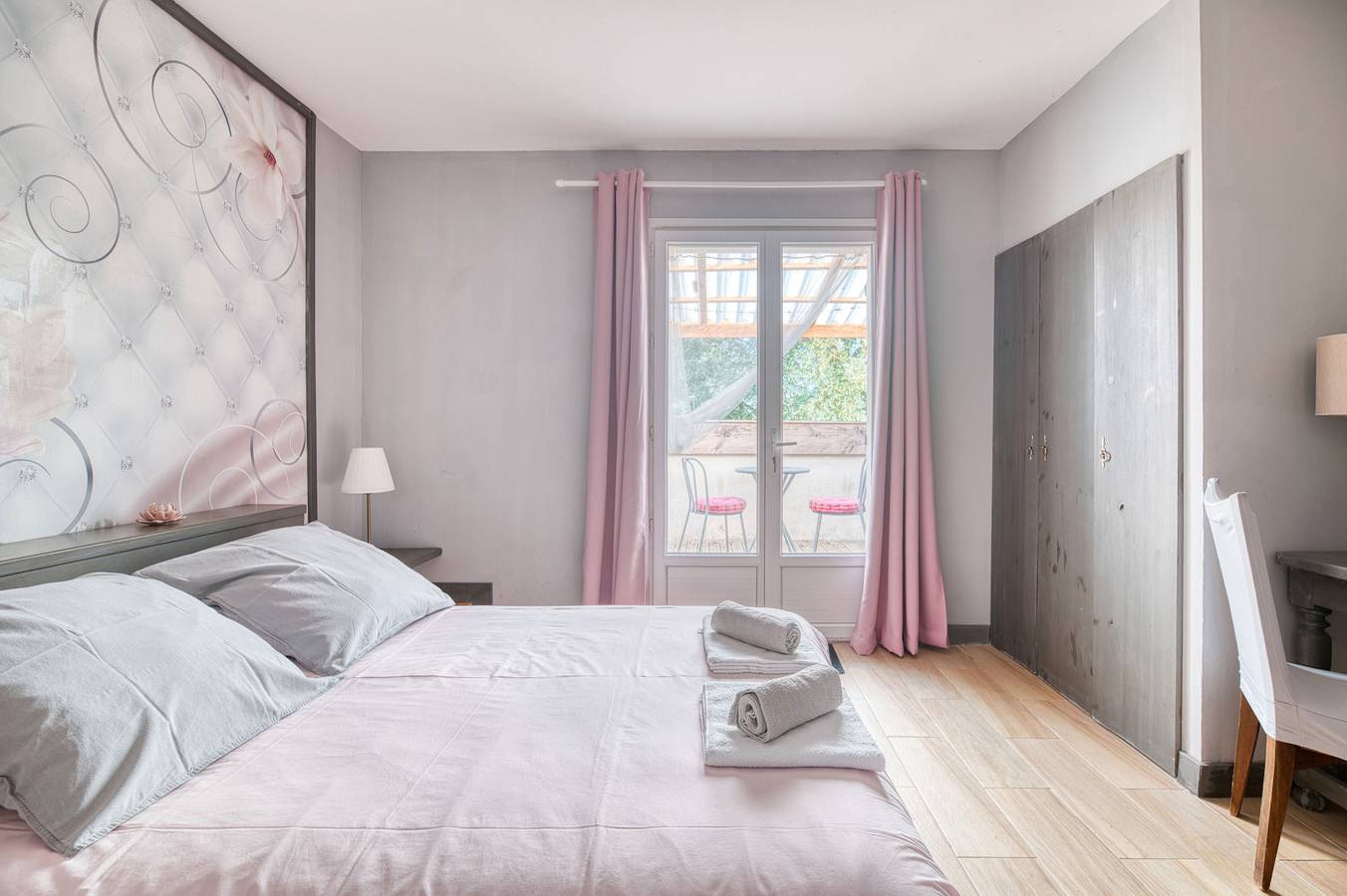 Bed and Breakfast 'La Des Lys' with Shared Pool, Shared Garden and Wi-Fi in Le Fraysse, Albi region