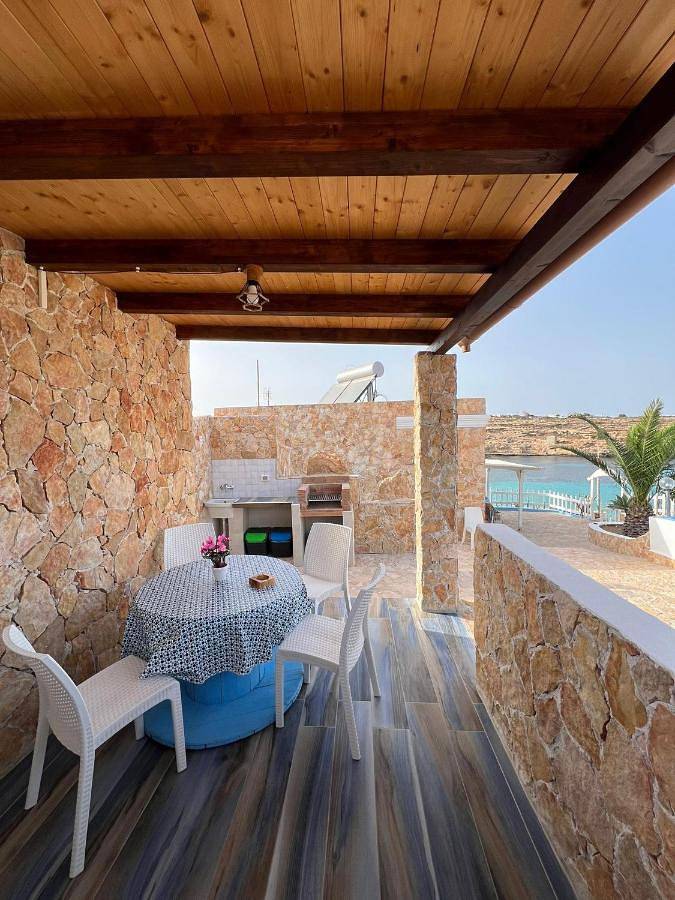 Location de vacances pour 4 personnes, avec vue ainsi que balcon et jardin dans Lampedusa - 3