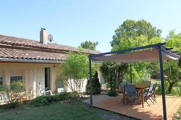 Gîte pour 4 personnes, avec jardin à Guîtres