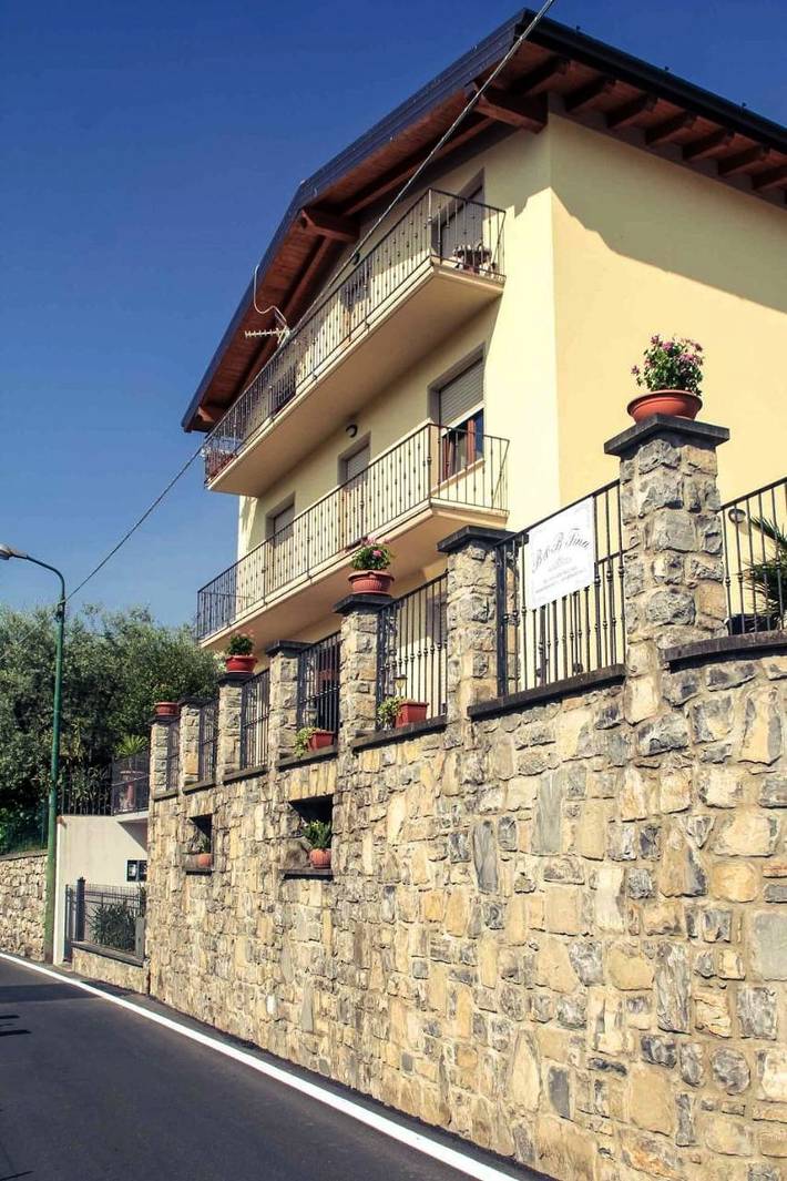 Location de vacances pour 3 personnes, avec terrasse ainsi que jardin et vue sur le lac à Monte Isola - 2
