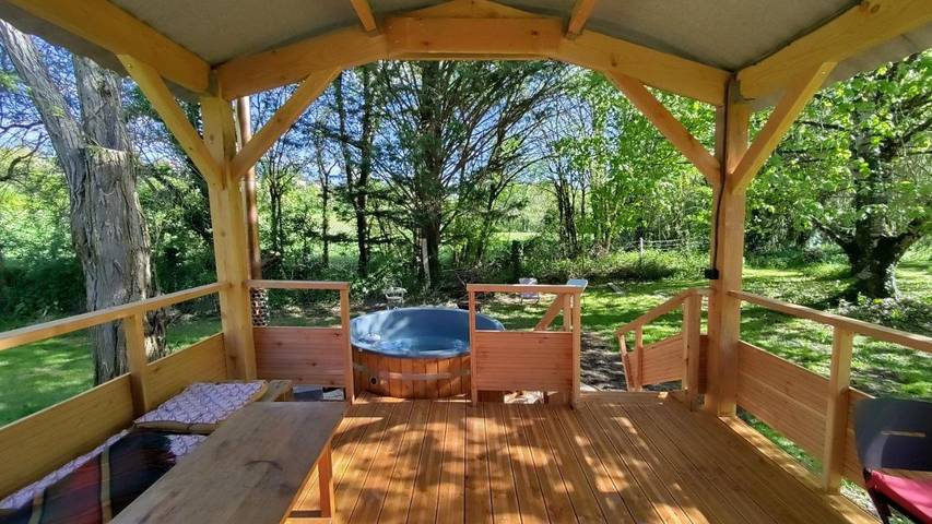 Location de vacances pour 4 personnes, avec Terrasse et Jardin ainsi que Piscine et Vue à Saint-Eutrope-de-Born - 4