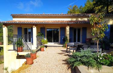 Chambre d’hôte pour 4 personnes, avec piscine et terrasse dans les Alpes-de-Haute-Provence