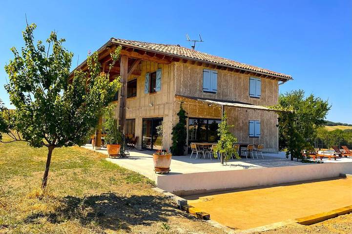 Location de vacances pour 12 personnes, avec jardin à Roquevidal