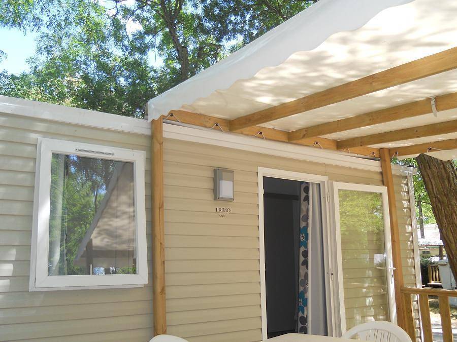 Flower Camping Cap Finistère - Mobilhome 2 personnes - Confort 18m² (1 chambre) + terrasse couverte 9m² + Tv | 2 personnes in Penmarch, Région de Quimper
