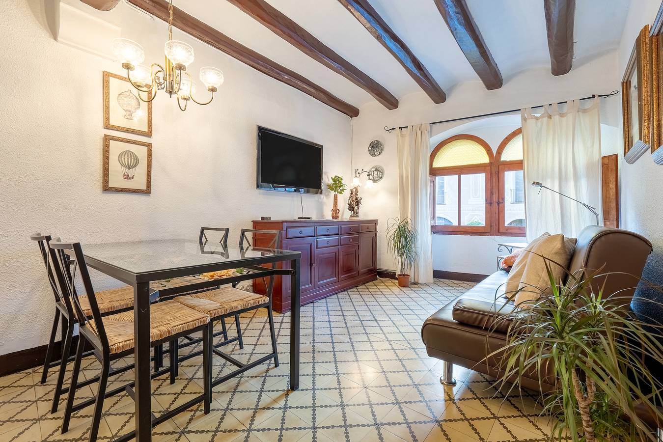 Casa de vacaciones 'Maria' con vistas a la montaña, balcón y Wi-Fi in Santes Creus, Aiguamurcia