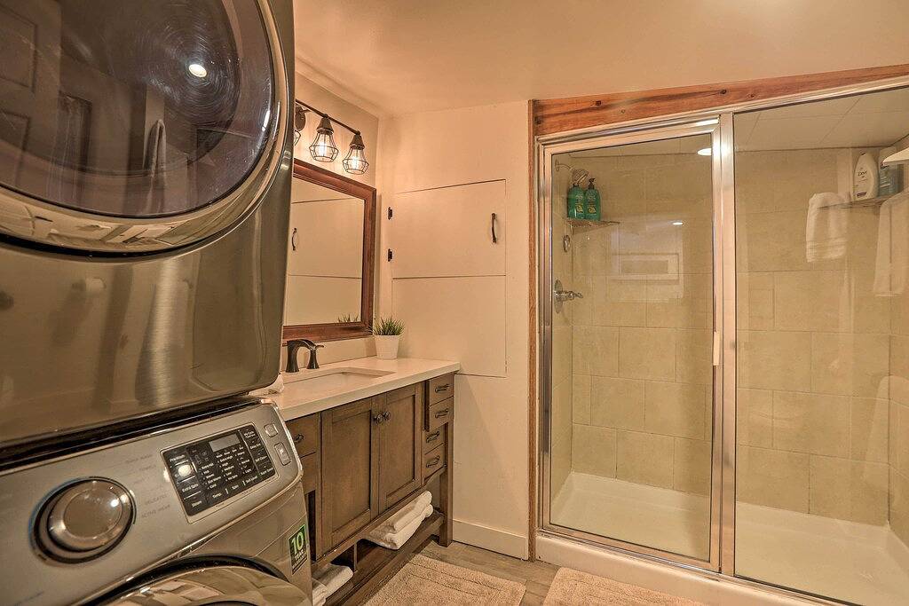 'Wildmanor Ranch' Near Red Rocks w/ Hot Tub! in Jefferson County