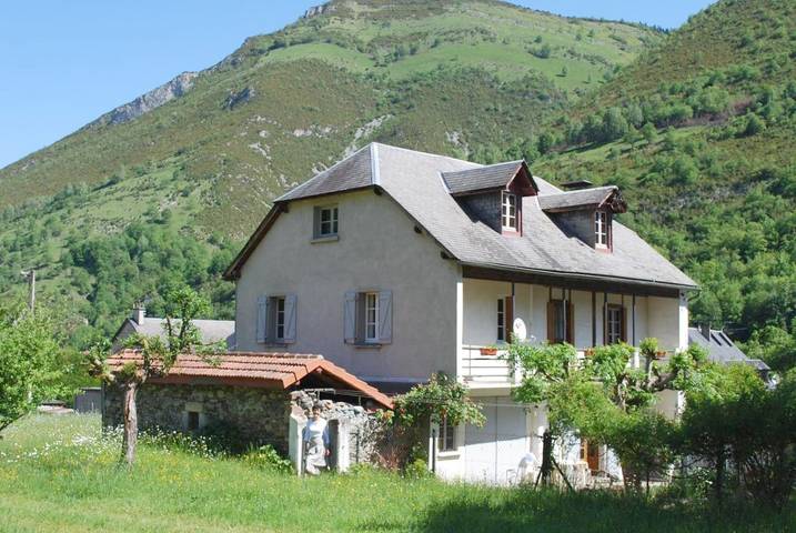 Chambre d’hôte pour 6 personnes, avec vue et jardin
