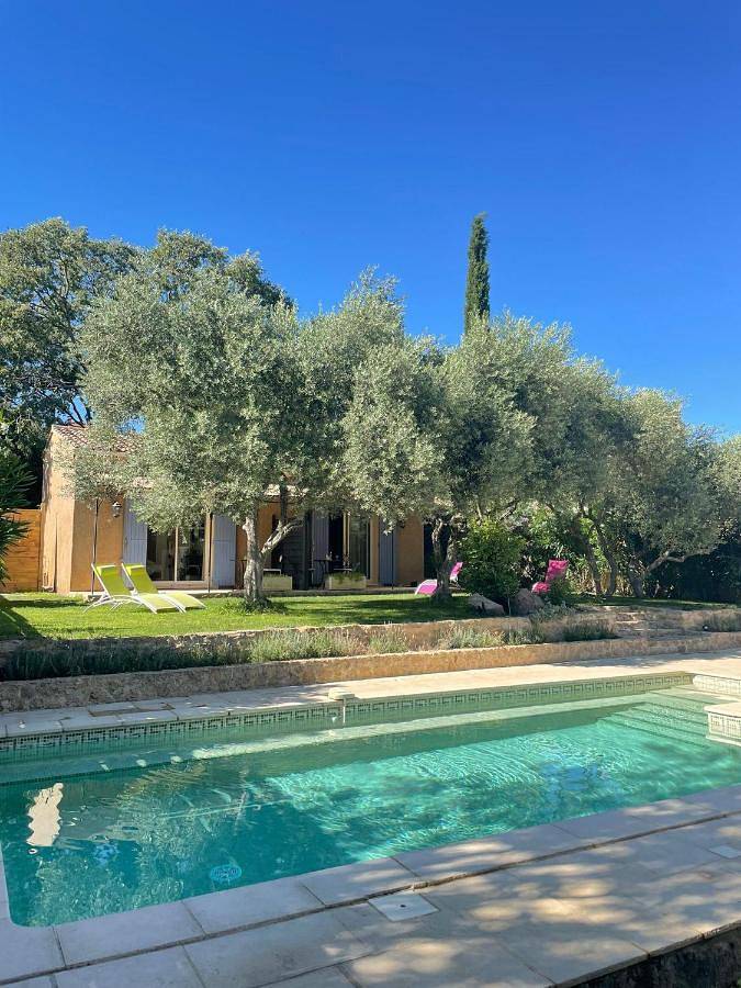 Appartement de vacances pour 2 personnes, avec Terrasse et Jacuzzi ainsi que Jardin et Piscine