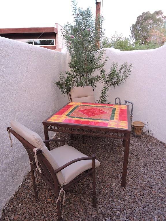 Bleiben Sie @ 1920 Sam Hughes Carriage House ~ Villa Blanca Tortuga & zu Fuß in die Ua in Tucson, Pima County