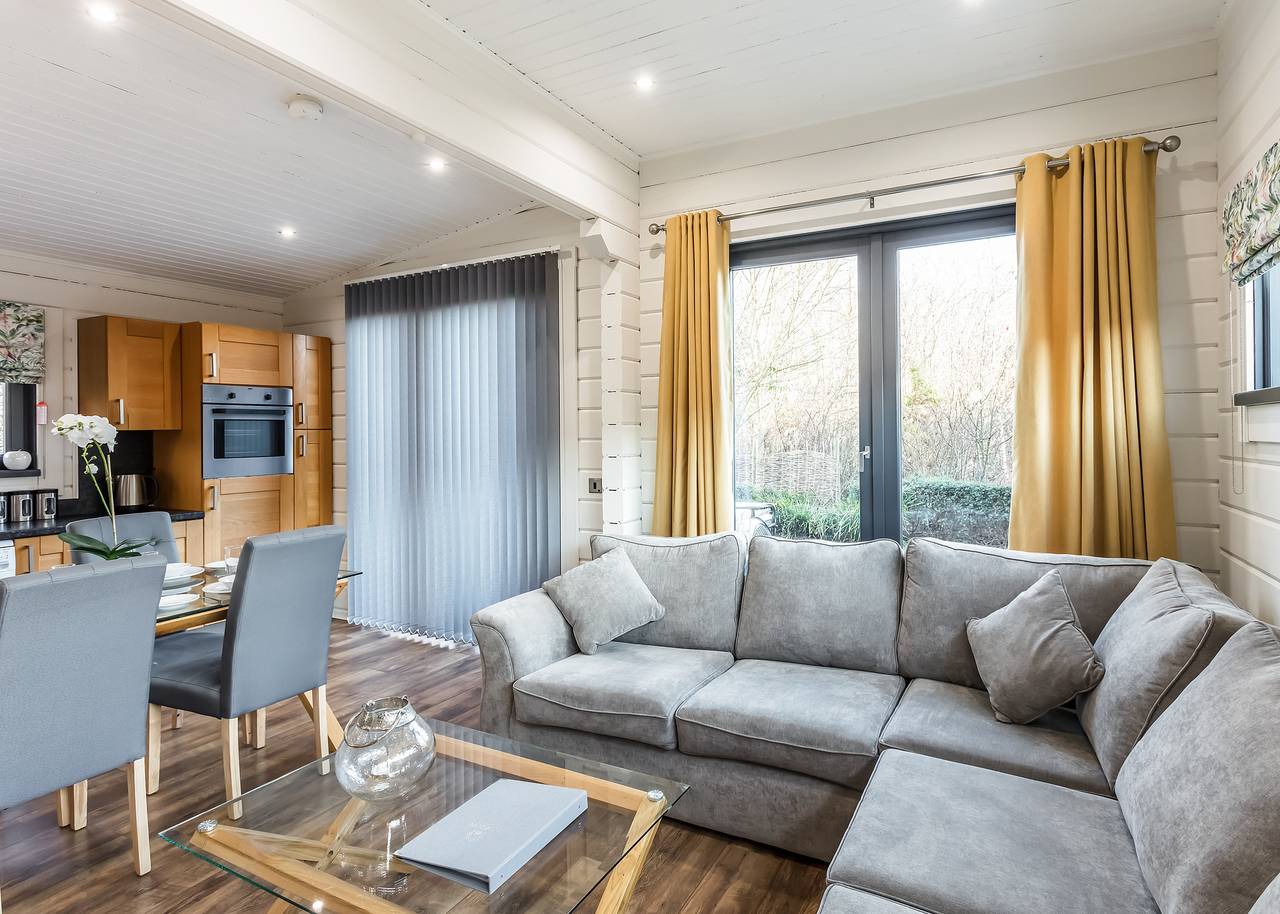 Entire apartment, Roydon Two Bedroom Lodge with Hot Tub in Roydon (Essex), Essex