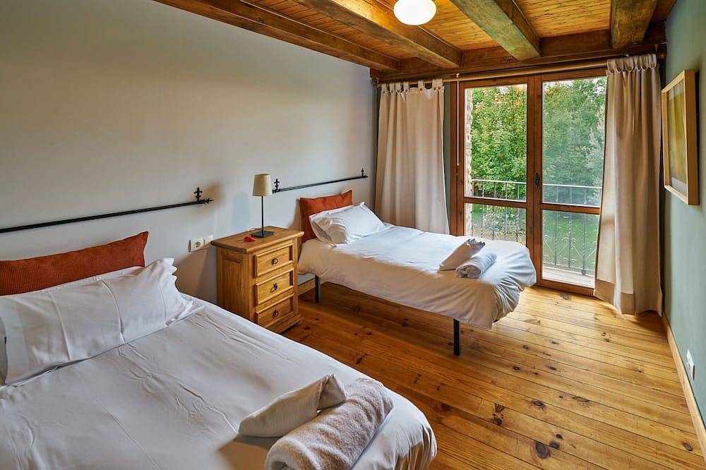 Middle Apartment, Casapirineos in Jaca, Spanish Pyrenees