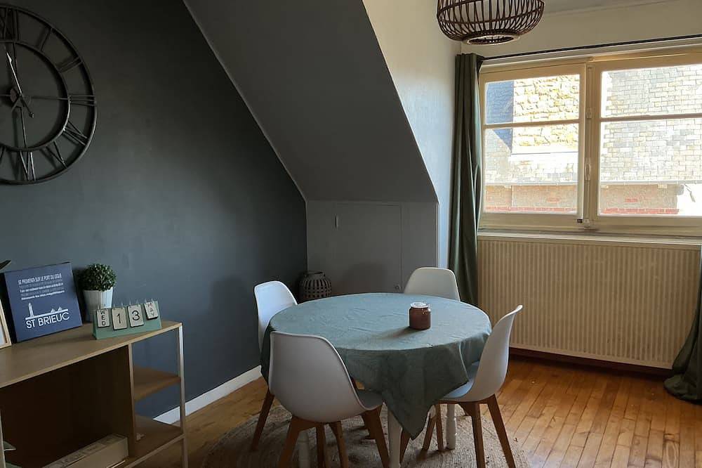 Apartamento entero, 2-bedroom apartment on the rooftops of Saint Michel, Saint-Brieuc in Saint-Brieuc, Côte de Goëlo