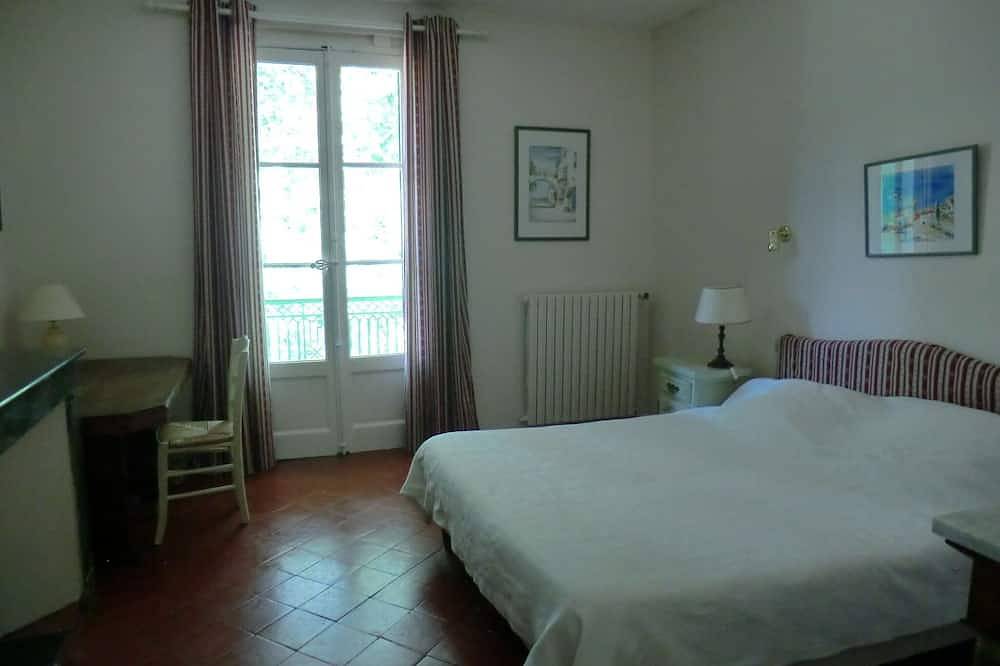 Gîte de charme St Pierre du Rebaut -demeure parc piscine exceptionnelle 2-8 pers in Béziers, Côte d'Améthyste