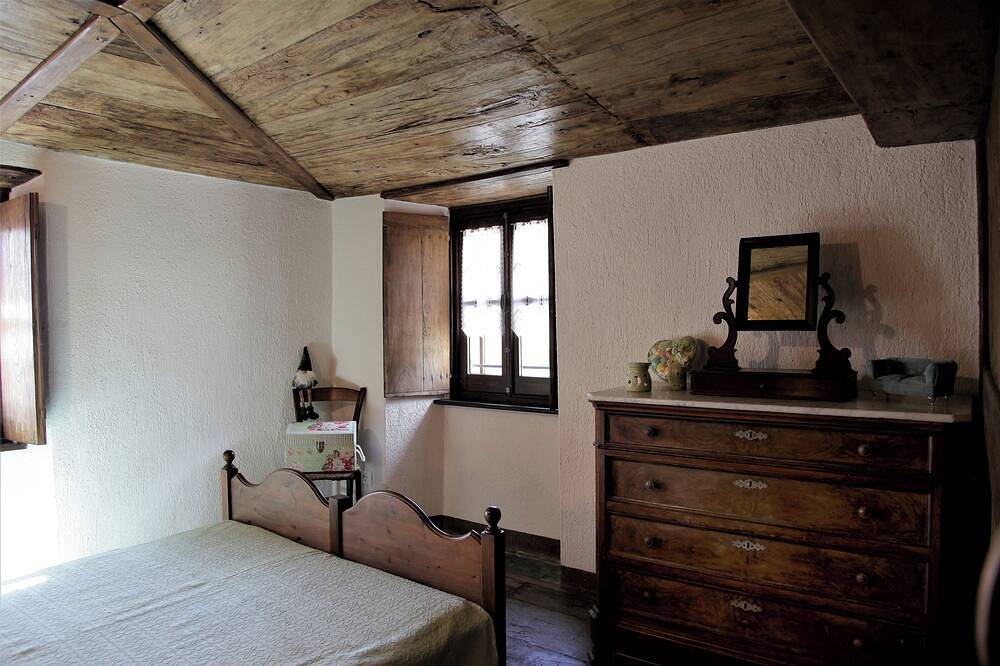 A dip into the past?Relaxation in nature? Ancient atmospheres--it's the place to be! in Prato Sopralacroce, Borzonasca