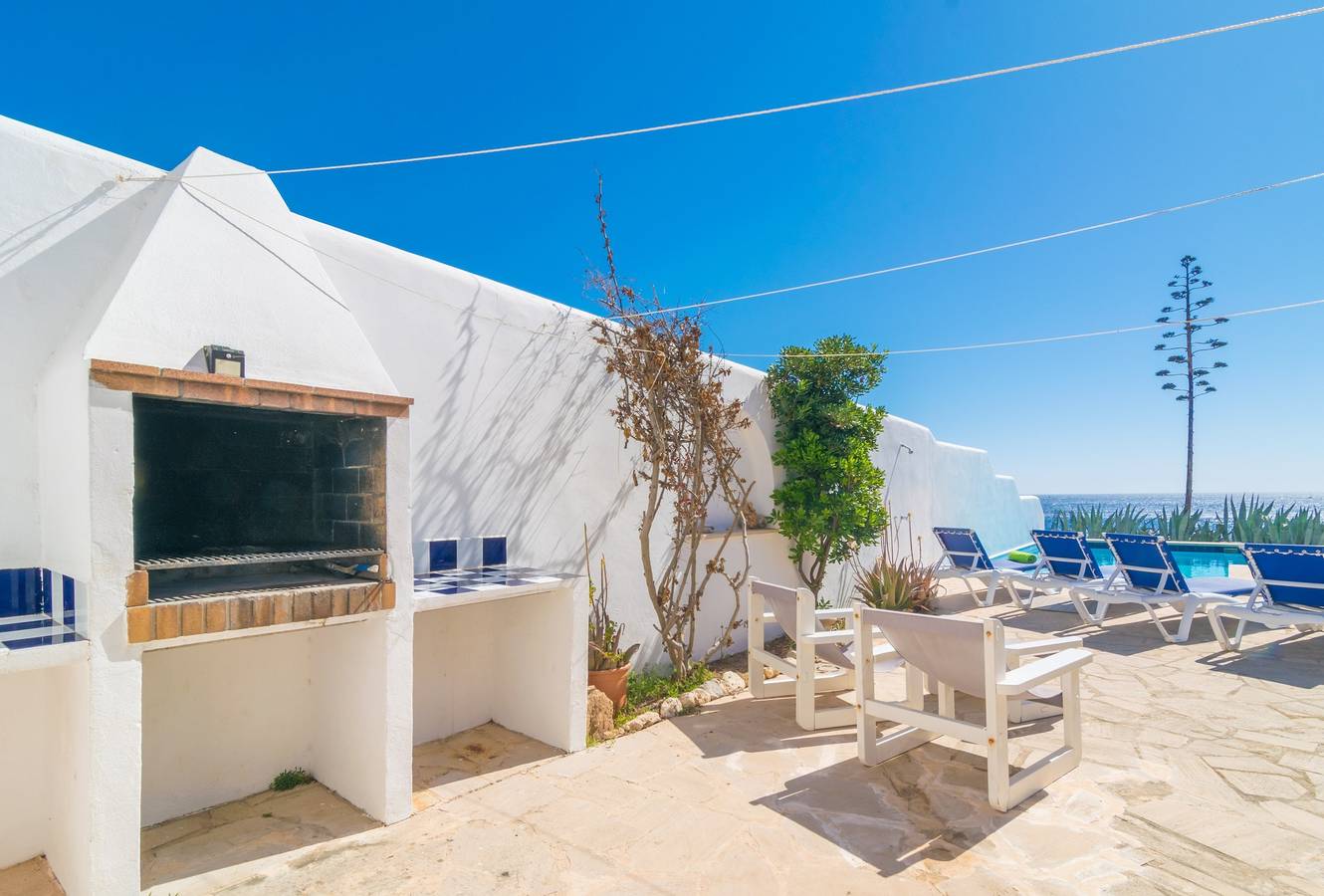 Casa vacacional 'Villa Solymar' con vistas al mar, Wi-Fi y aire acondicionado in Cala Serena, Felanitx