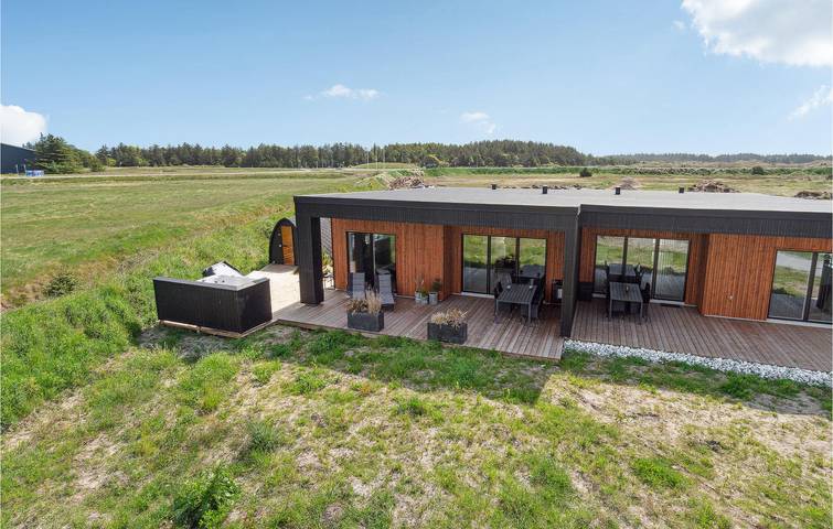 Ferienhaus für 6 Personen, mit Terrasse und Sauna in Vorupør