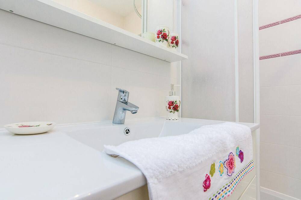 Apartamento entero, Increíble apartamento en Pakostane con Wifi in Pakostane, Region de Zadar
