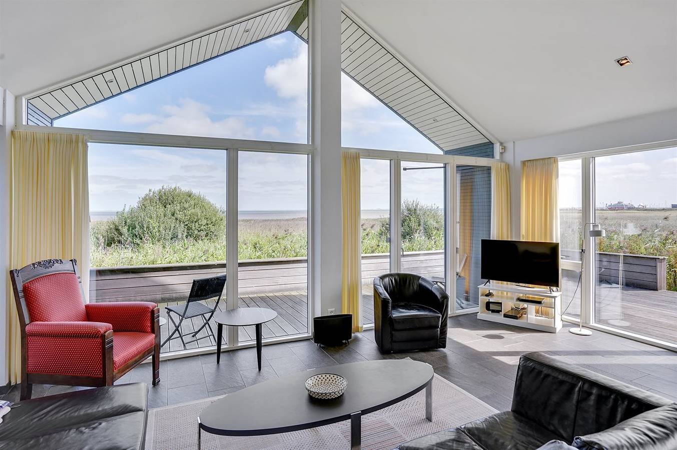 Amazing home in Rømø w/ 4 Bedrooms, Sauna and Wifi in Sønderstrand, Tagholm