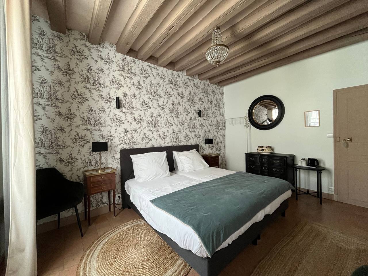 Bed and Breakfast 'Chambre D'hôtes Empereur' con piscina, terraza y Wi-Fi compartidos in Beaufort-en-Vallée, Angers region