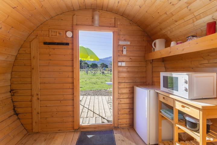 Apartamento “Barrel Violet” con vistas a la montaña, Wi-Fi y aire acondicionado in La Côte Vermeille, Saint-André