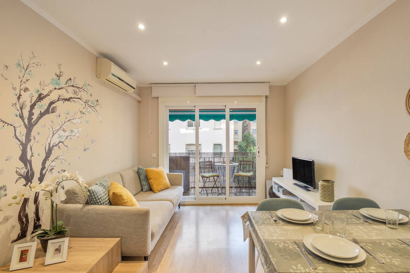 Appartement entier, Appartement « À 5 min de la plage » avec balcon, Wi-Fi et climatisation in Premià de Mar, Costa del Maresme