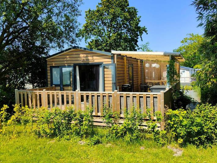 Camping für 5 Personen, mit Balkon und Terrasse sowie Garten und Seeblick in Lauwersoog