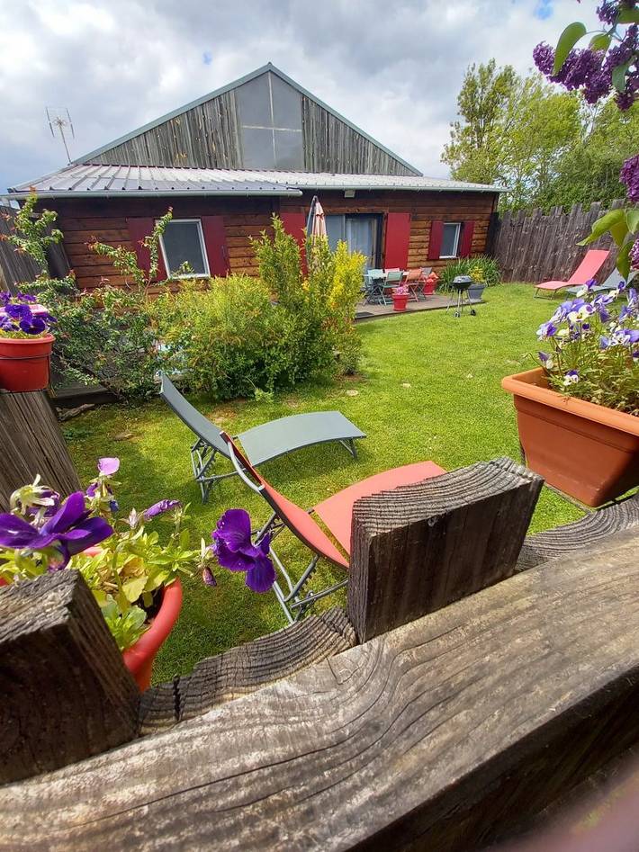 Chalet pour 6 personnes, avec terrasse ainsi que jacuzzi et jardin