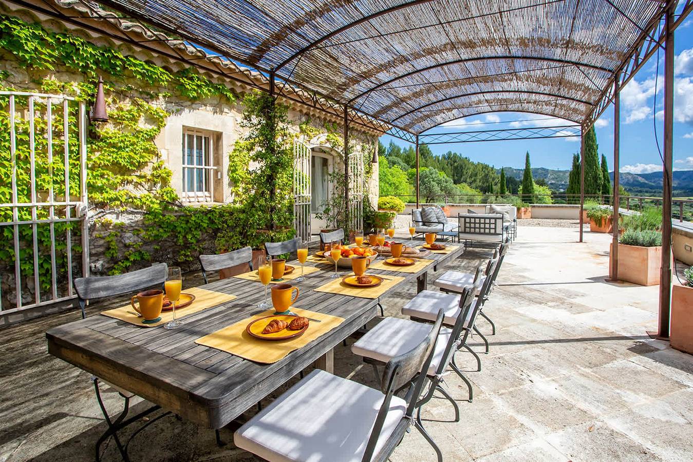 Le Dernier Chateau - Architect s Stone Villa   Pool in Picturesque Les Baux-de-Provence  5 Bedrooms in Les Baux-de-Provence, Région d'Arles