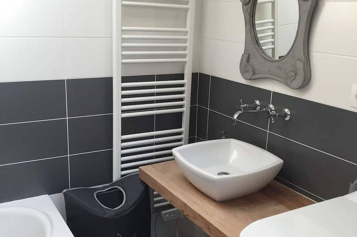 Charming renovated house Le Pouliguen Center. Everything on foot. in Le Pouliguen, Côte d'Amour