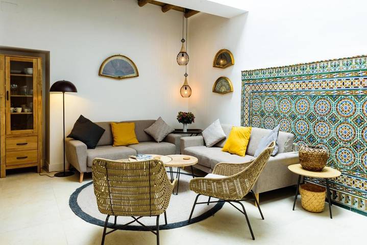 Villa voor 14 personen, with Balkon and Terras as well as Uitzicht in Sevilla