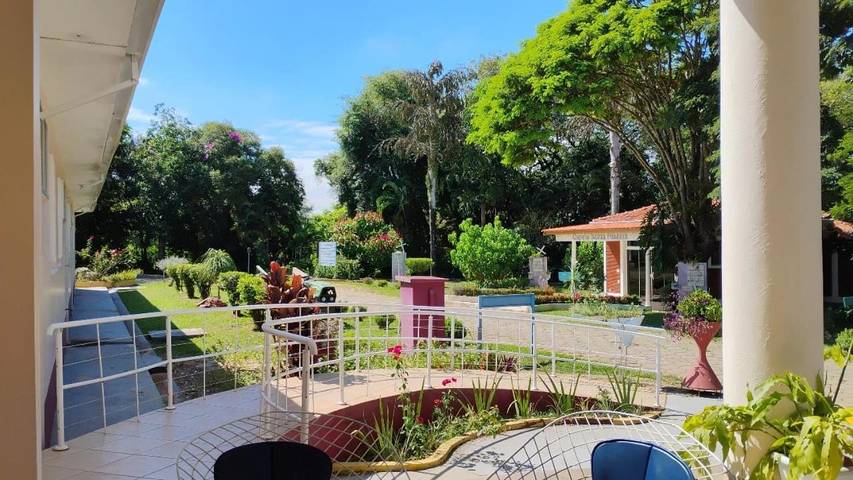 Pousadas para 4 pessoas, com jardim e piscina em Sorocaba