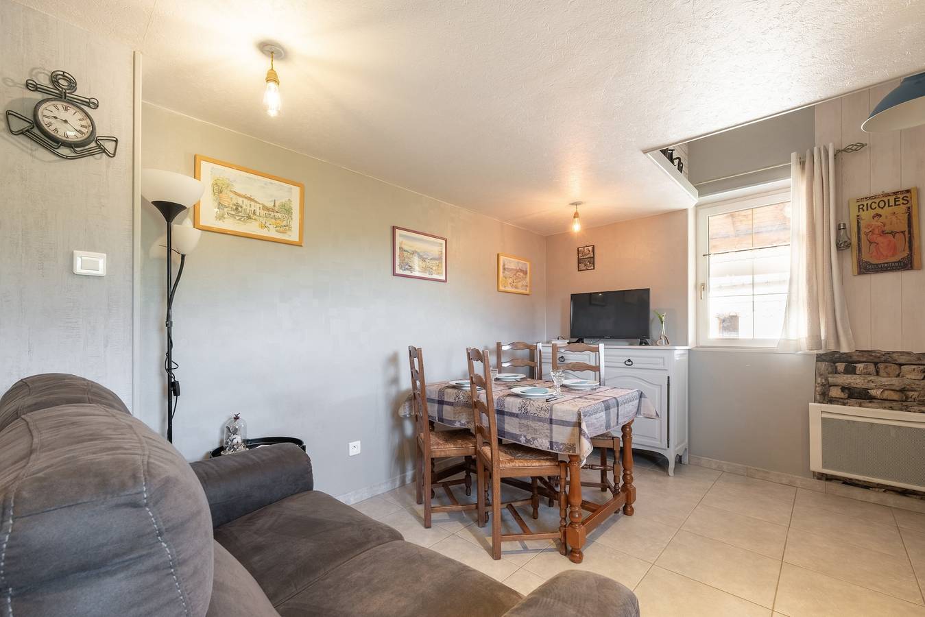 Entire apartment, Gîte les boutons d'or – 50 m² Apartment in Owners' House in Saint-Nabord, Épinal region